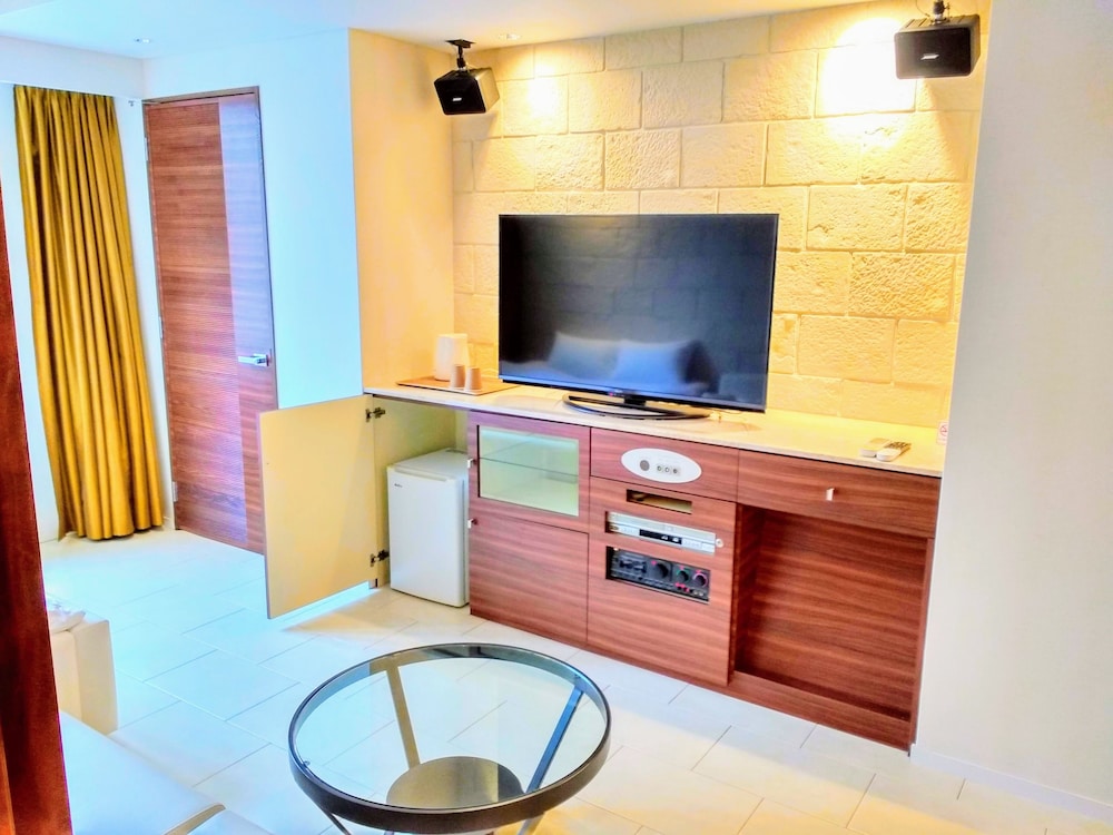 Quadruple Room - Photo 9
