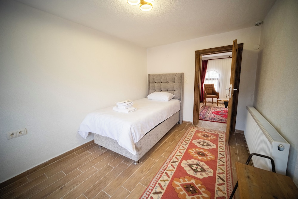 Superior Triple Room With Balcony (Garden View) photo 1