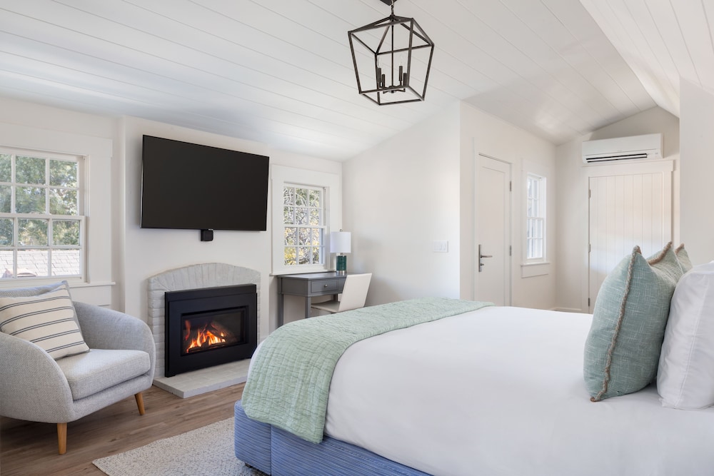 Suite, Multiple Beds, Fireplace, Mountain View (Patio, Upstairs) photo 3