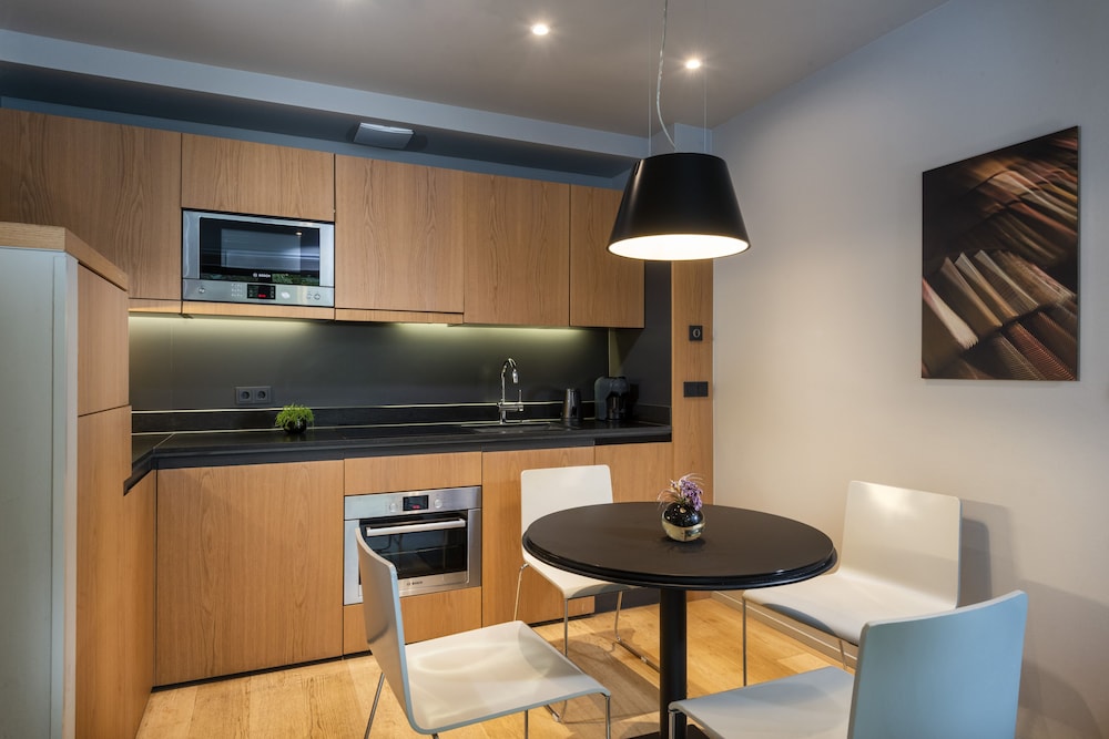 Apartment, 2 Bedrooms - Photo 5