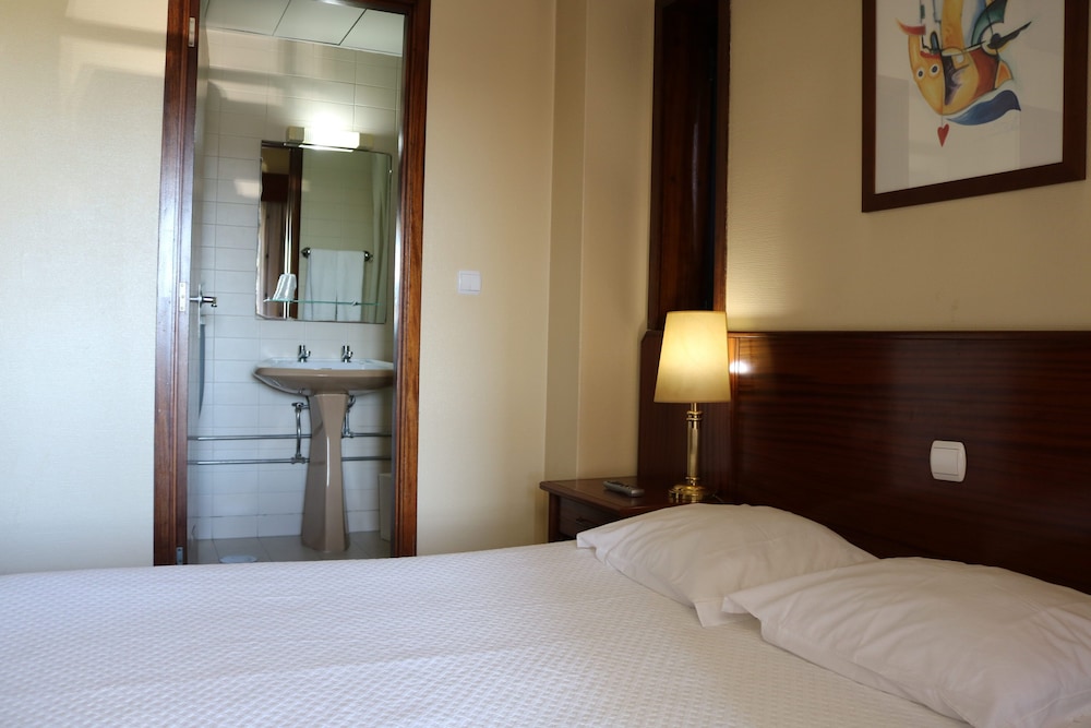 Standard Double Room - Photo 6