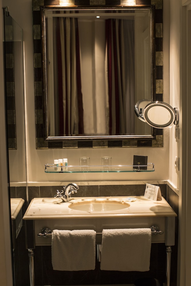 Superior Double Room Single Use photo 3