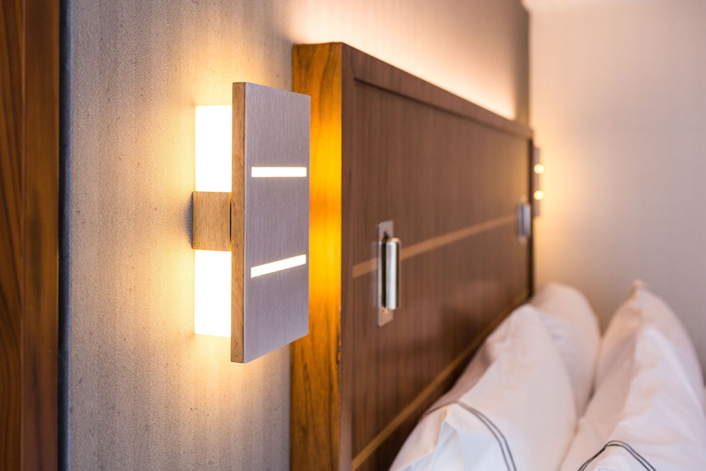 Suite, 1 King Bed (Broadway) thumbnail 6