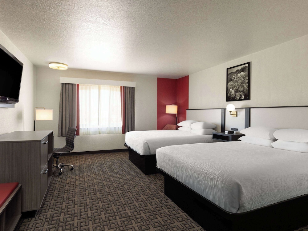Executive Room, 2 Queen Beds, Non Smoking photo 3