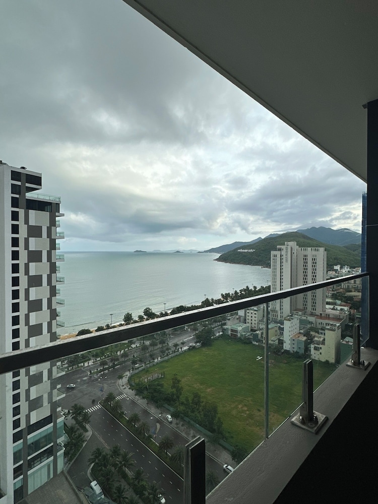 Seaview Three Bedroom Suite with Bathtub photo 2