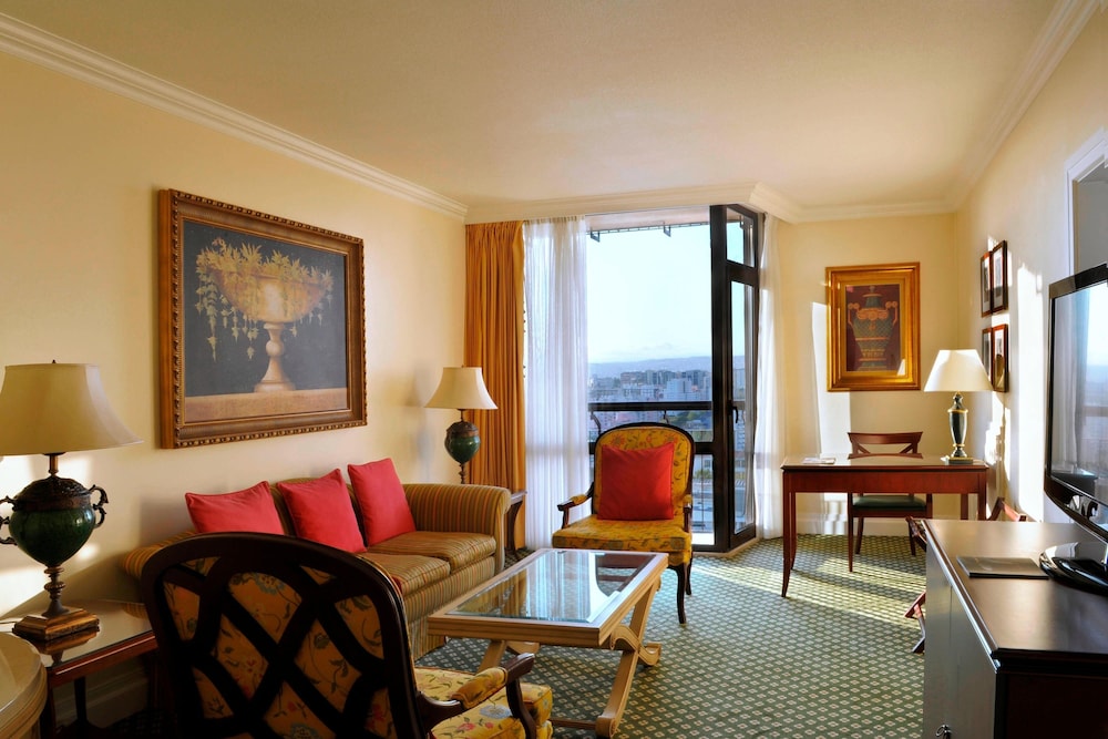 Junior Suite, 1 King Bed, Balcony - Photo 4