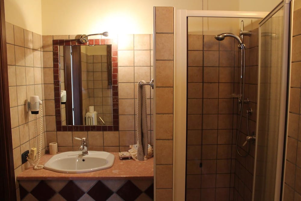 Economy Double Room photo 3