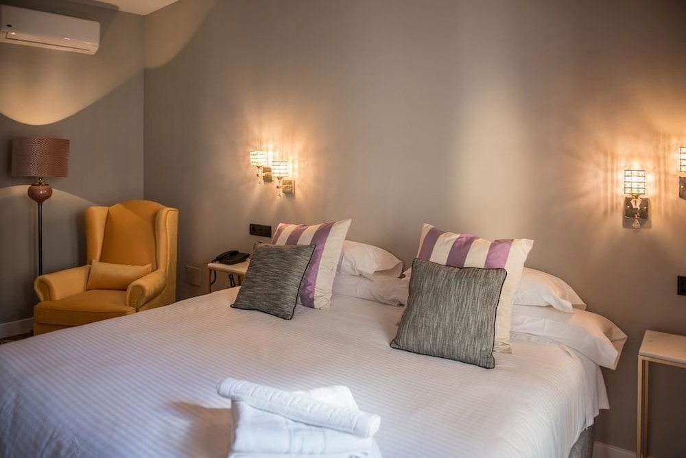 Standard Double Room Single Use - Photo 9