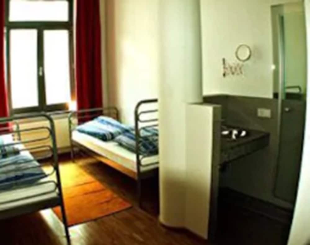 Basic Single Room, 1 Twin Bed, Shared Bathroom photo 1