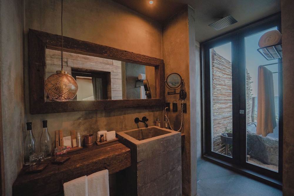 Suite, Oceanfront - Photo 5