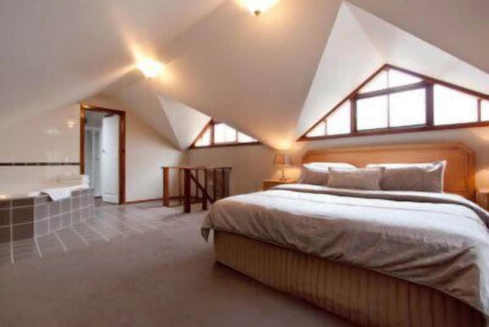 Loft - Photo 2