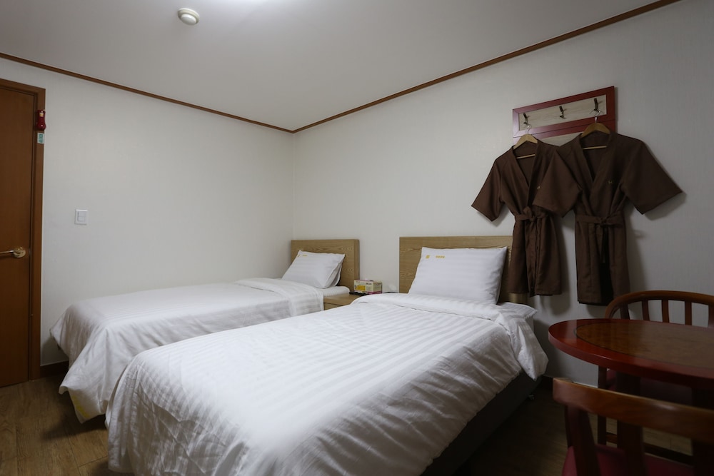Standard Twin Room photo 3
