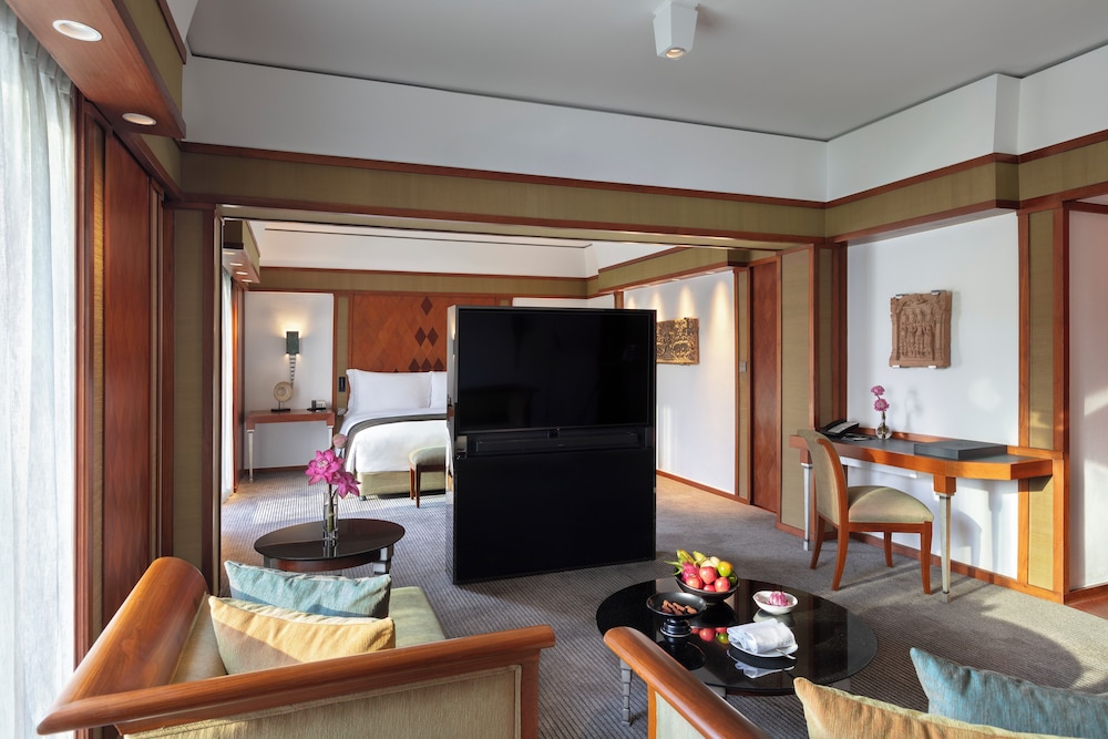 Executive Suite with Club benefit