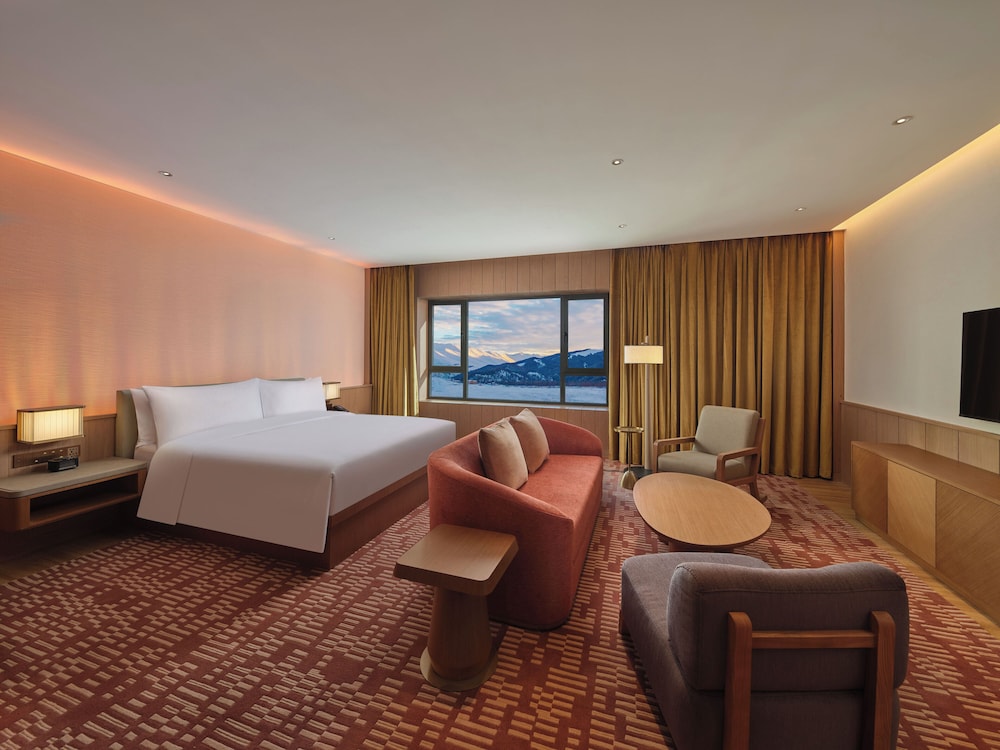 Executive Room, 1 King Bed (Deluxe)