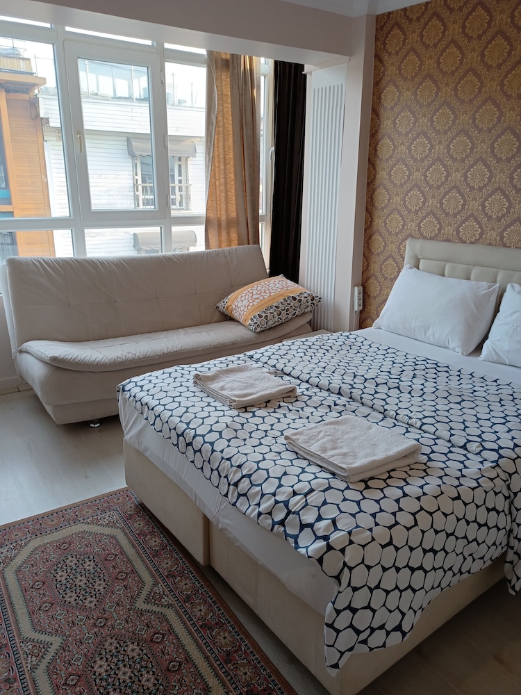 Economy Room, 1 Queen Bed photo 1