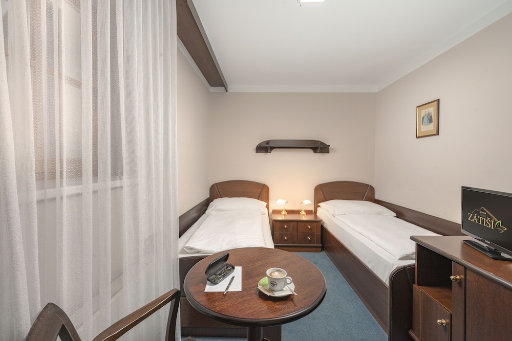 Economy Twin Room, 2 Twin Beds photo 2