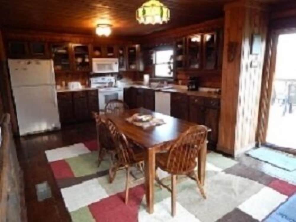 House, 4 Bedrooms photo 2