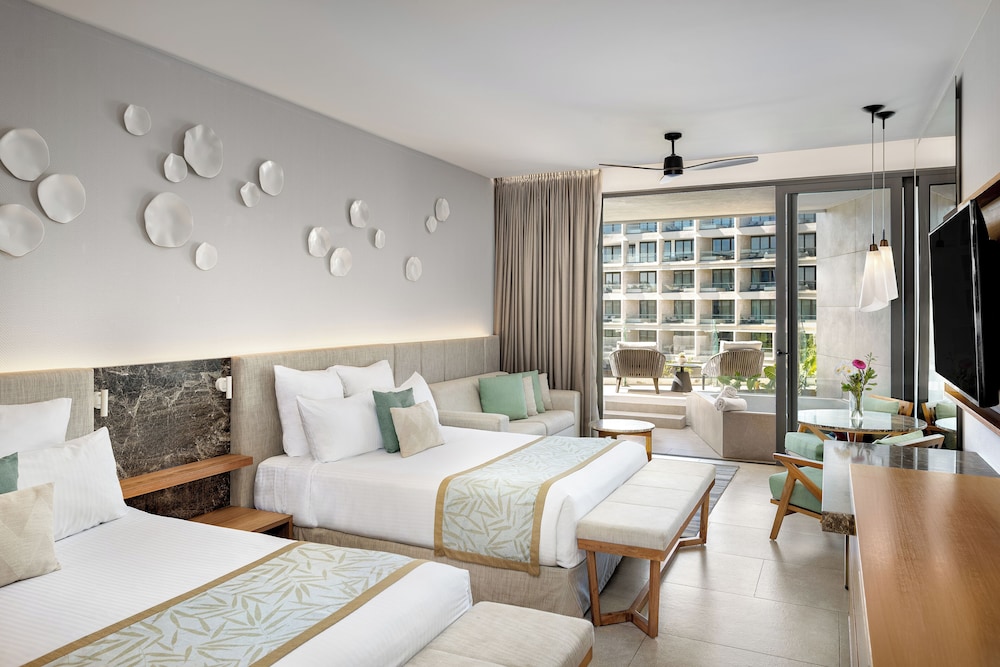Preferred Club Jr Suite Sun Deck Double