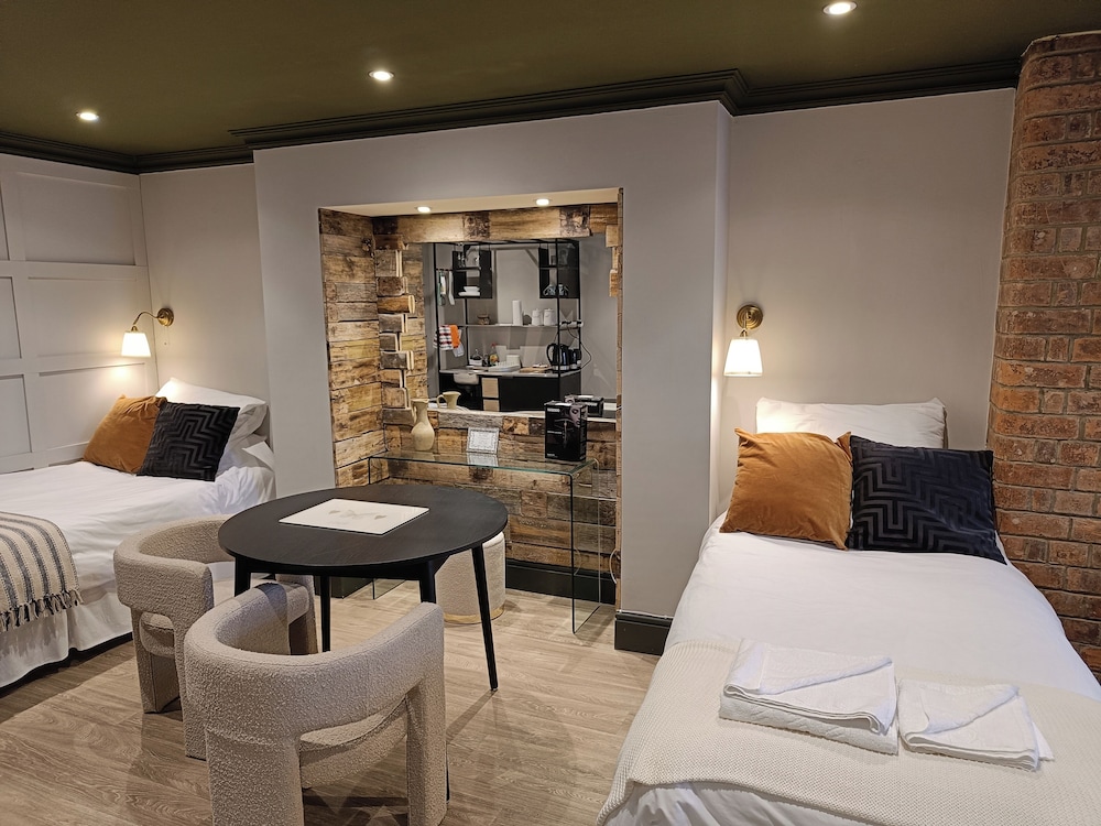 Family Quadruple Room, Multiple Beds, Private Bathroom