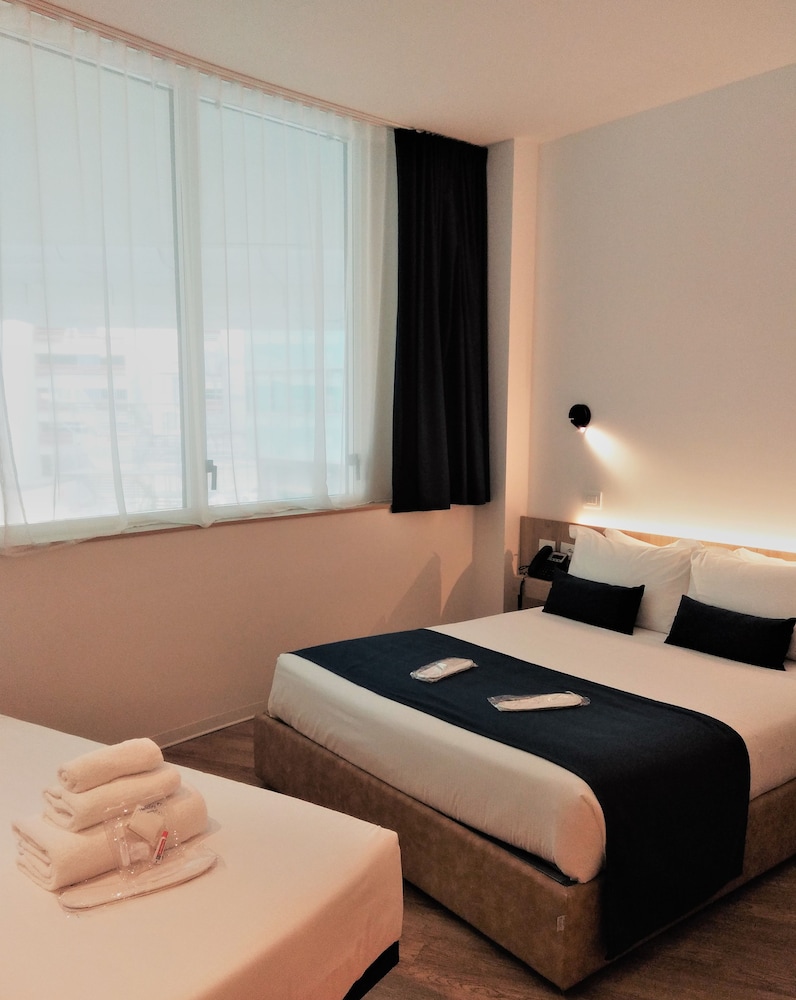 Premium Triple Room, 1 Bedroom photo 2