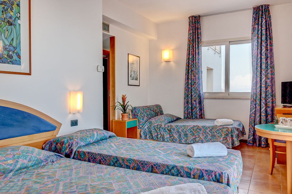 Economy Triple Room