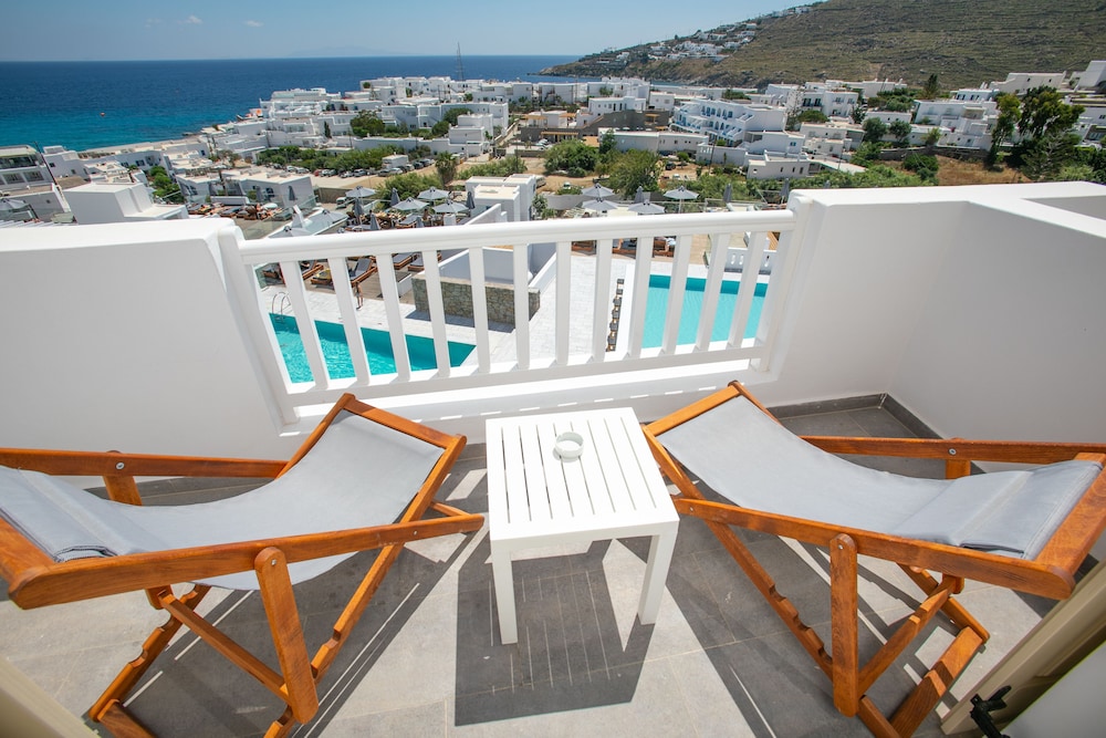 Deluxe Triple Room, Balcony, Sea View photo 2
