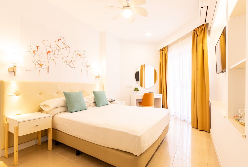 Double or Twin Room, Terrace, Sea View - Photo 4