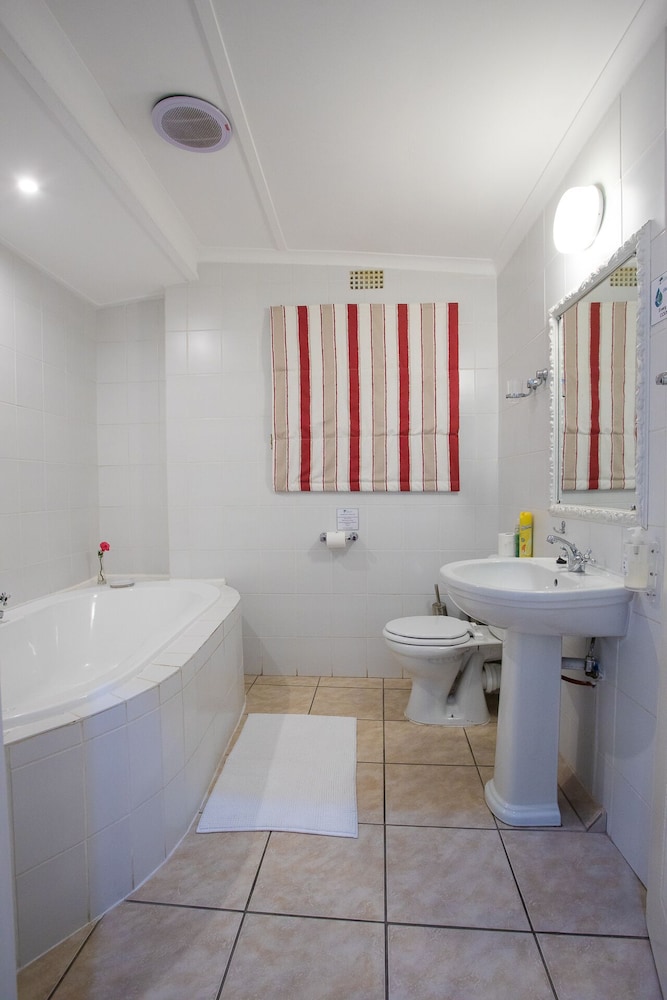 Luxury Double Room with Bath photo 2