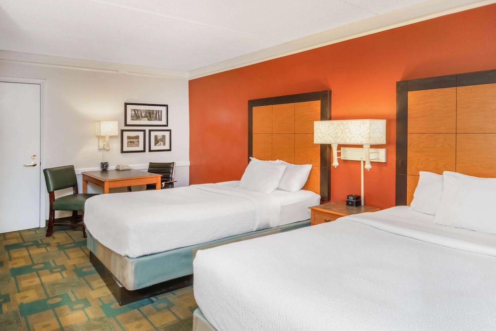 Room, 2 Double Beds, Non Smoking - Photo 2