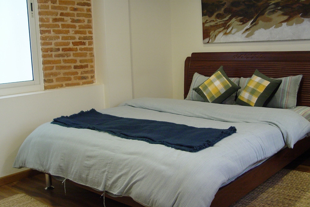Comfort Studio, 1 Queen Bed photo 3