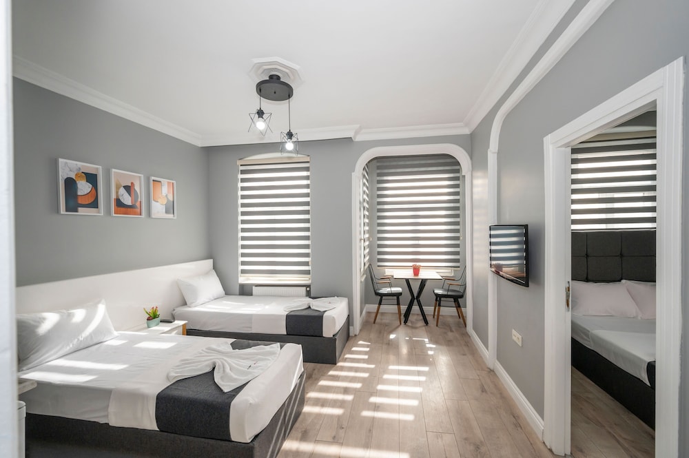 M) Two Bedroom Apartment photo 2