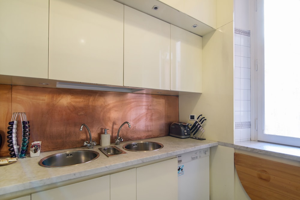 Luxury Apartment, 4 Bedrooms, City View photo 2