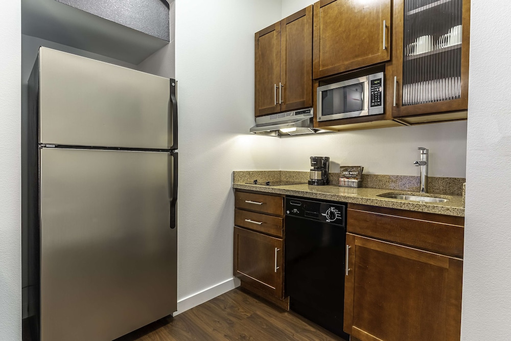 Studio Suite, 1 King Bed with Sofa bed, Kitchenette photo 1