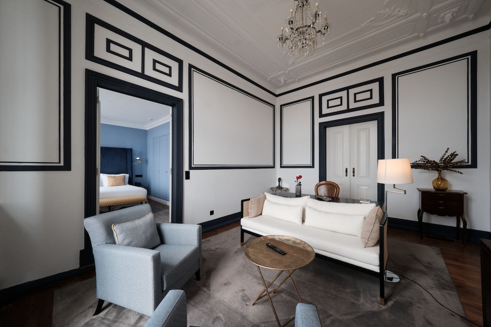 Deluxe Suite, City View