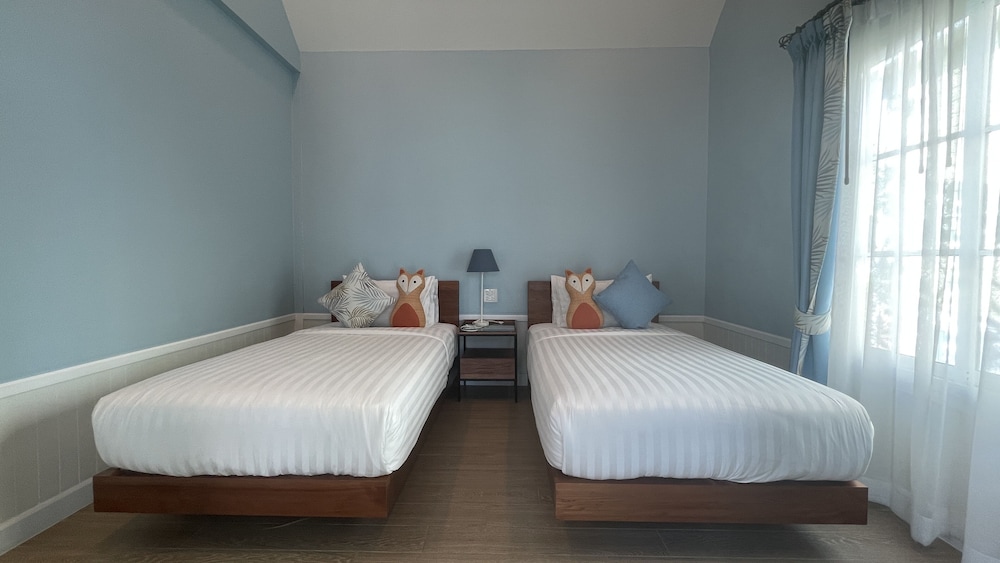 Family Room, 3 Bedrooms, Balcony - Photo 9