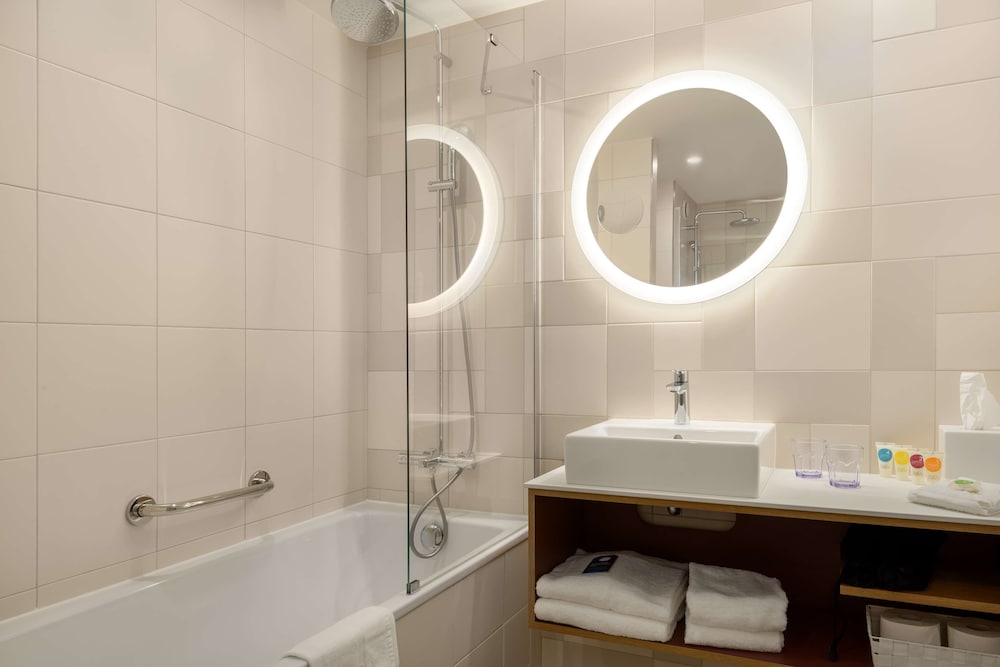 Suite, 1 Bedroom - Photo 10