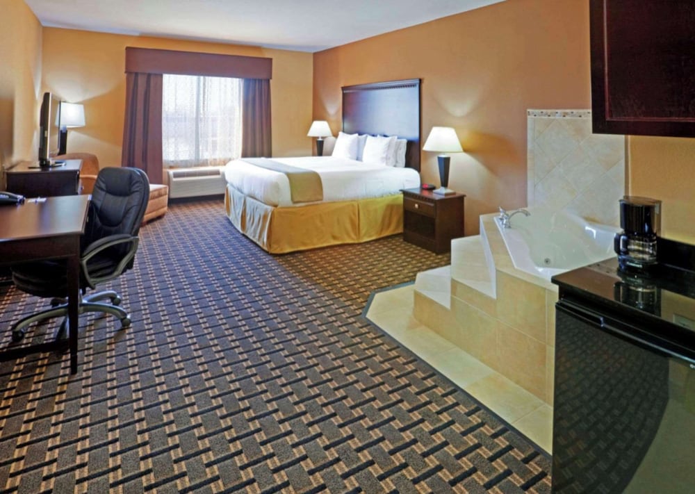 Suite, 1 King Bed, Non Smoking, Hot Tub - Photo 2