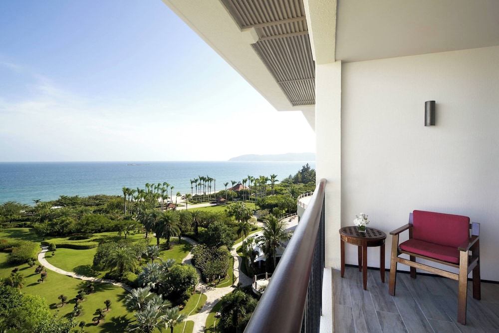 Grand Room, 2 Double Beds, Ocean View, Oceanfront photo 3