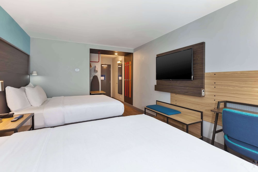 Room, 2 Queen Beds - Photo 2