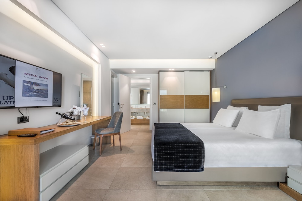 Executive Suite with Two Bedrooms Swim-up with Sharing Pool - Photo 3