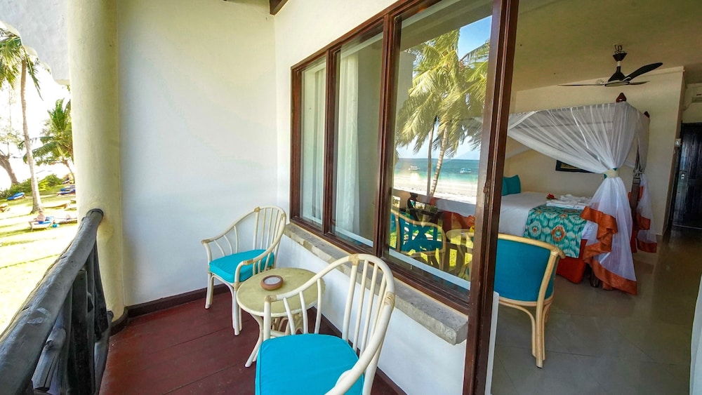 Double Room, Beachfront - Photo 5