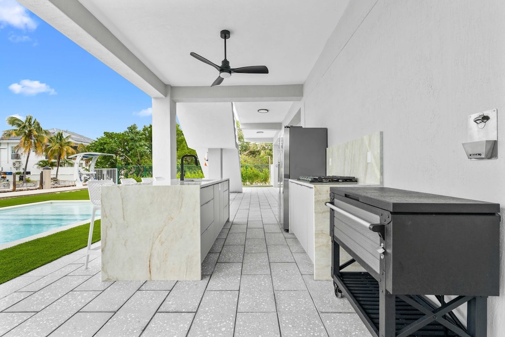 Saltwater Social Game Room Pool Dock Views, Billede 40