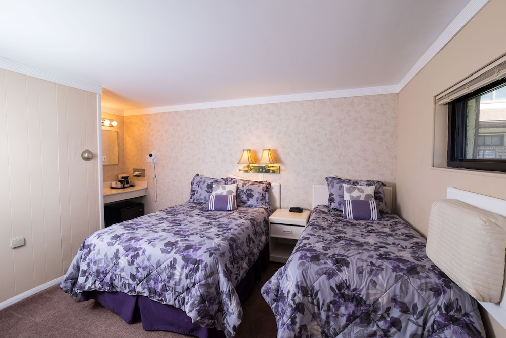 Standard Room (2 Beds) photo 3