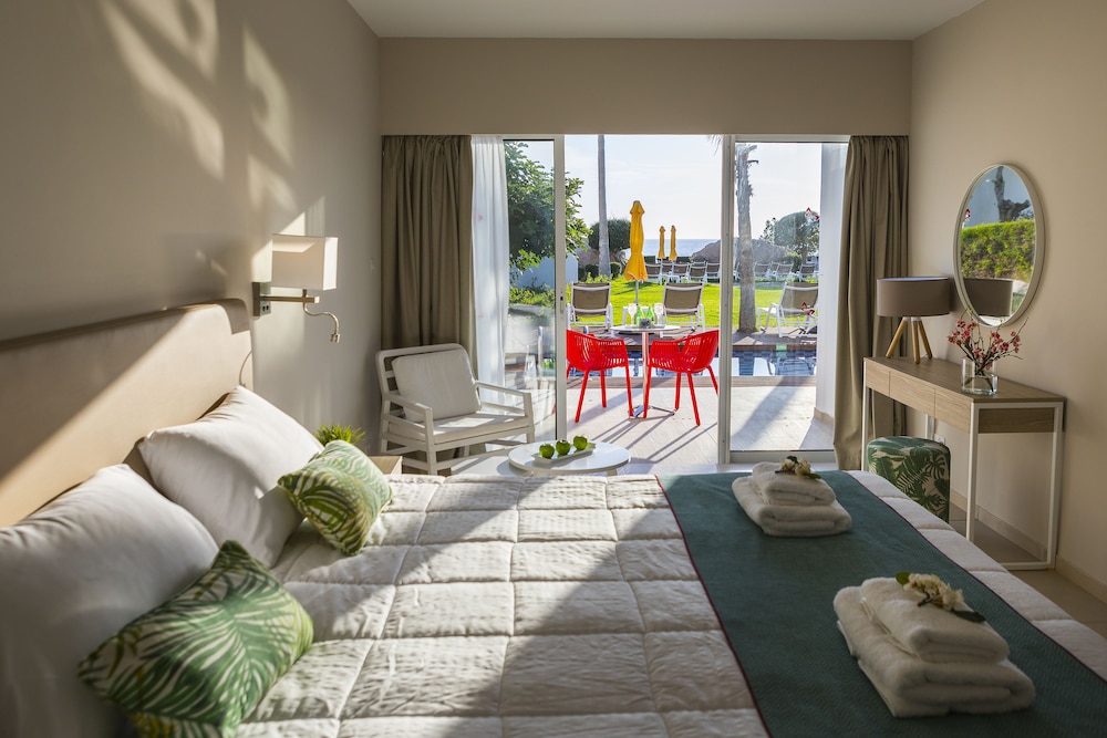 Twin Room (Swim Up) - Photo 4