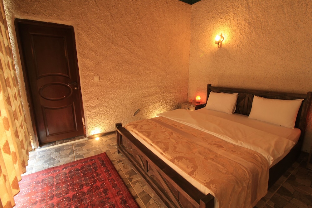 Twin Room - Photo 11