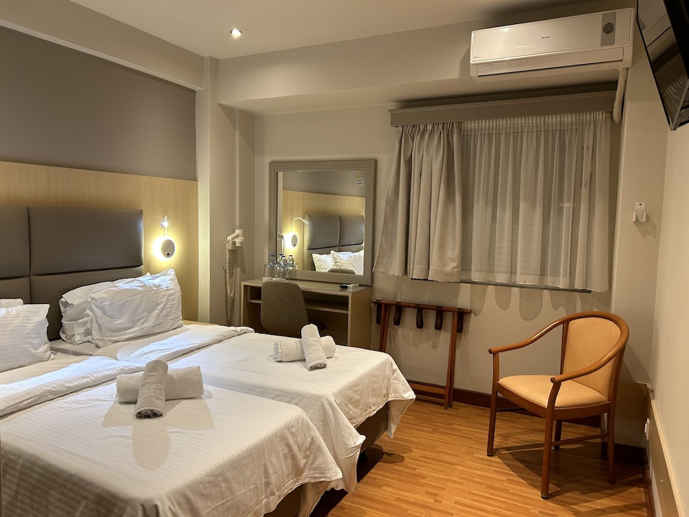 Double or Twin Room - Photo 4