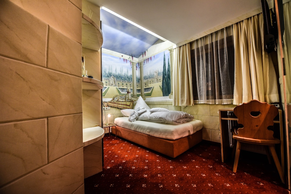 Single Room, Mountain View