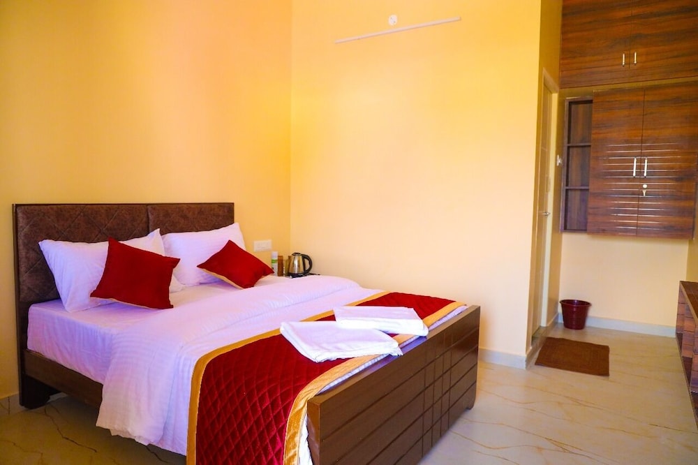 Deluxe Double or Twin Room photo 3
