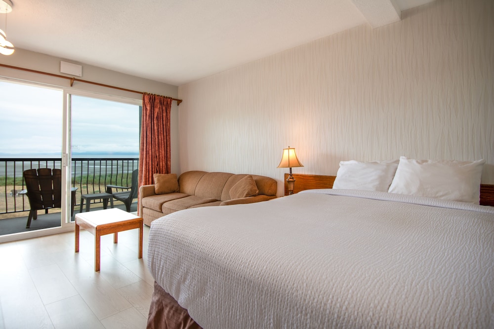 Oceanview King Room w/ Kitchenette