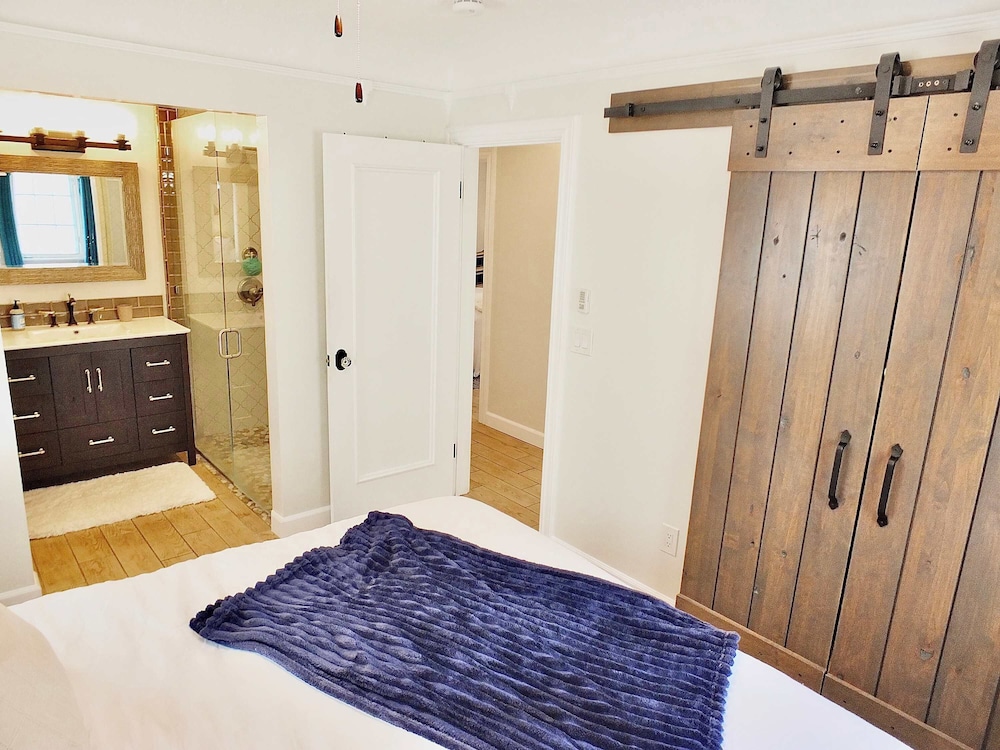 House, Multiple Beds, Patio, Garden View (Belmont Shore Beach House) photo 2